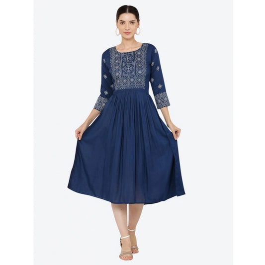 Alluring Women's Casual Rayon 3-4th Sleeves Kurti (Blue)