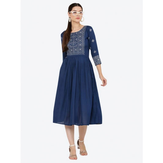 Alluring Women's Casual Rayon 3-4th Sleeves Kurti (Blue)