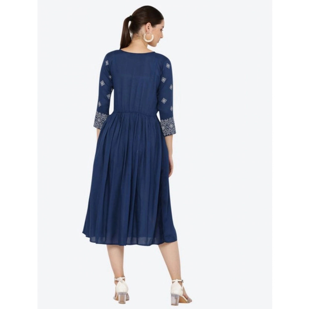 Alluring Women's Casual Rayon 3-4th Sleeves Kurti (Blue)
