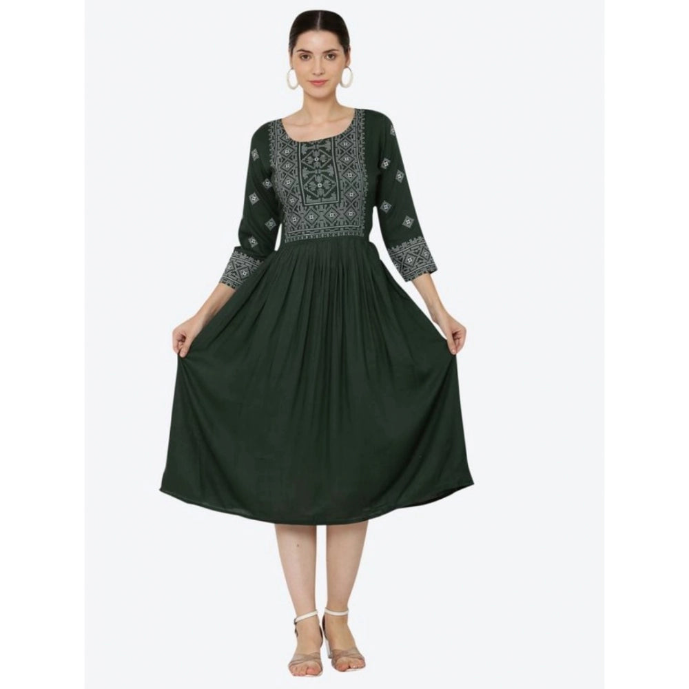 Graceful Women's Casual Rayon 3-4th Sleeves Kurti (Green)