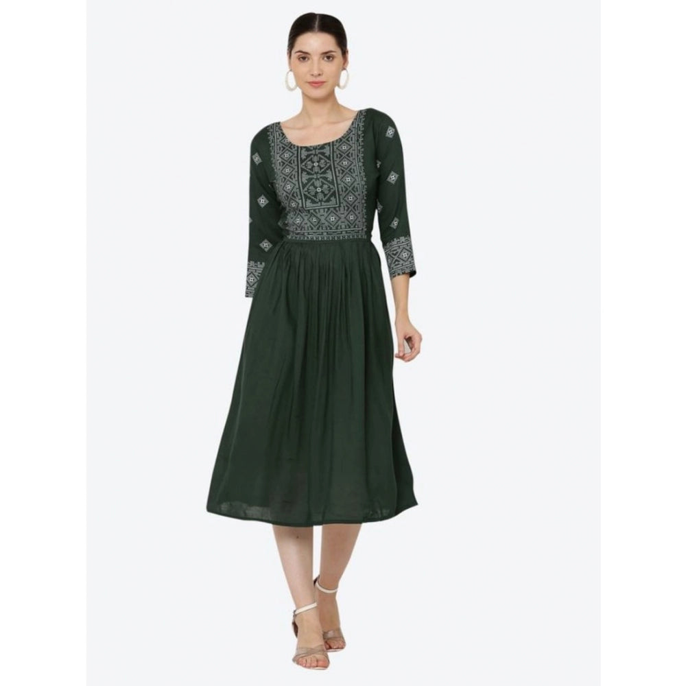 Graceful Women's Casual Rayon 3-4th Sleeves Kurti (Green)