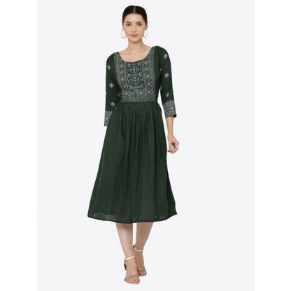 Graceful Women's Casual Rayon 3-4th Sleeves Kurti (Green)